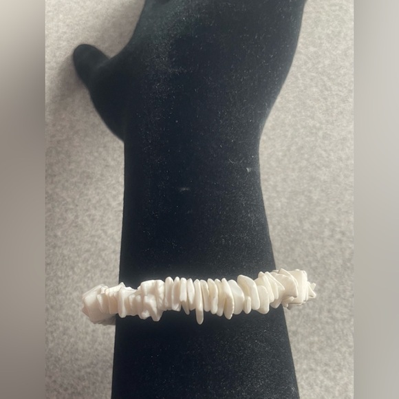 White Stretch Puka Bracelet - Picture 2 of 4